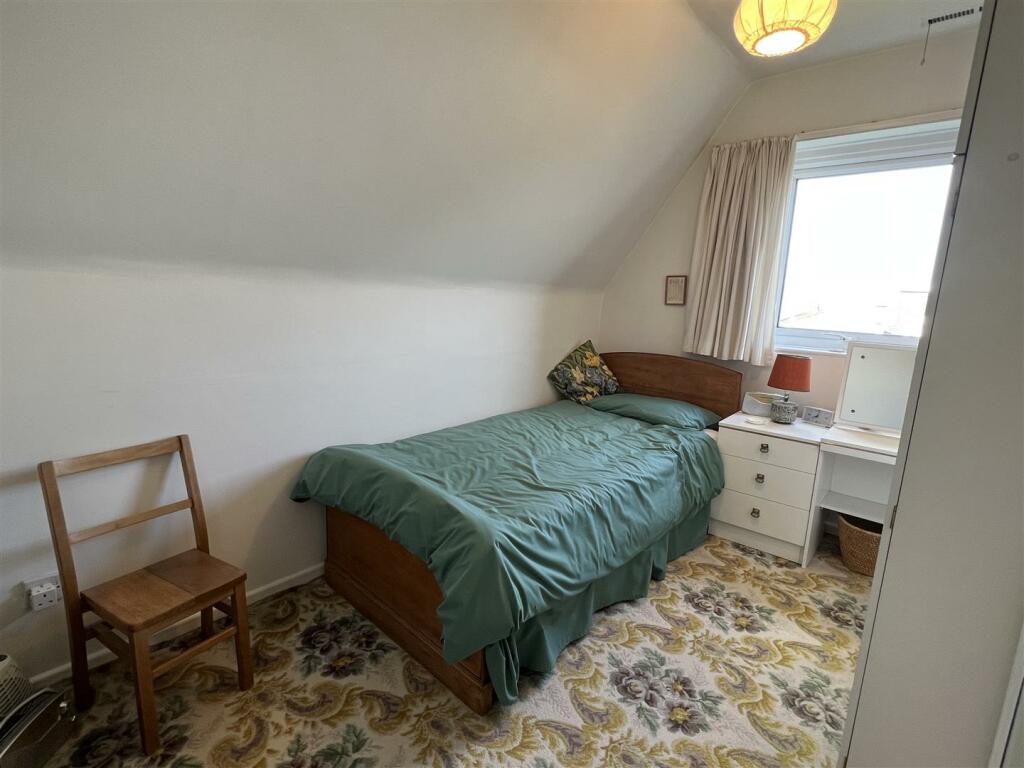 Second bedroom.jpeg