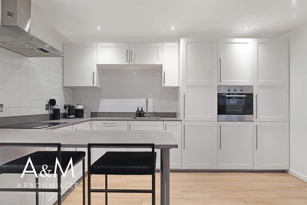 OPEN PLAN LOUNGE KITCHEN