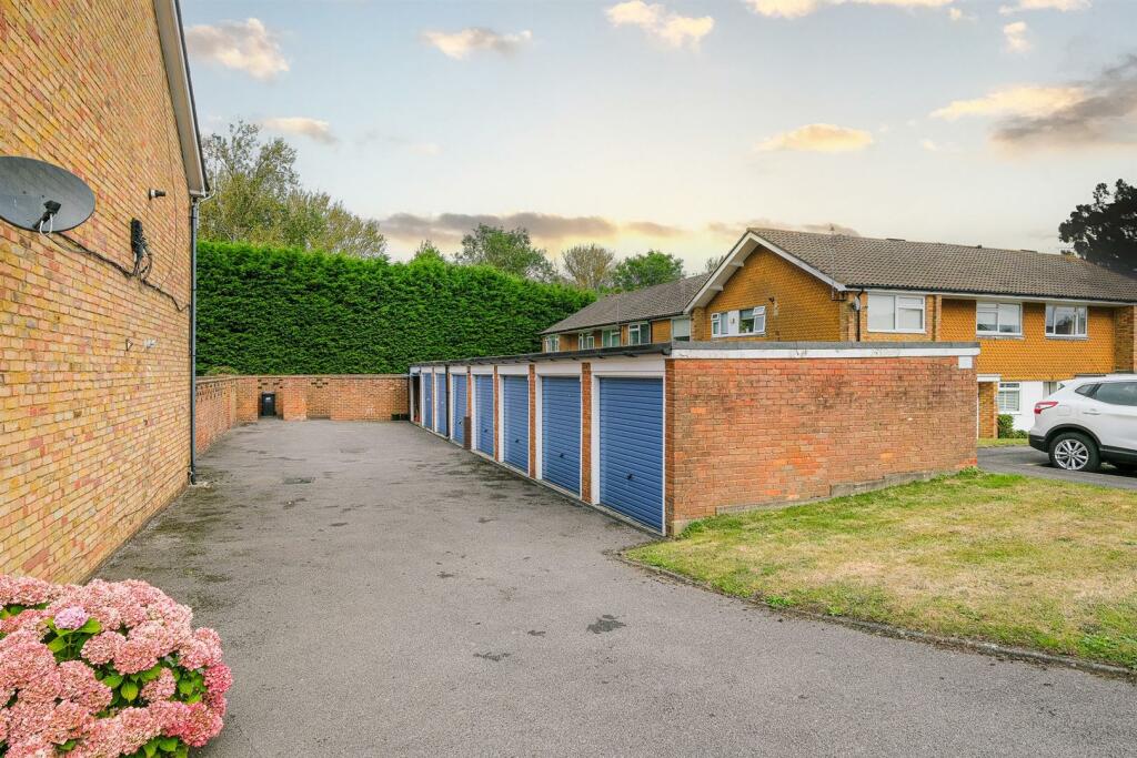 50 Ladycroft Way-26_web.jpg