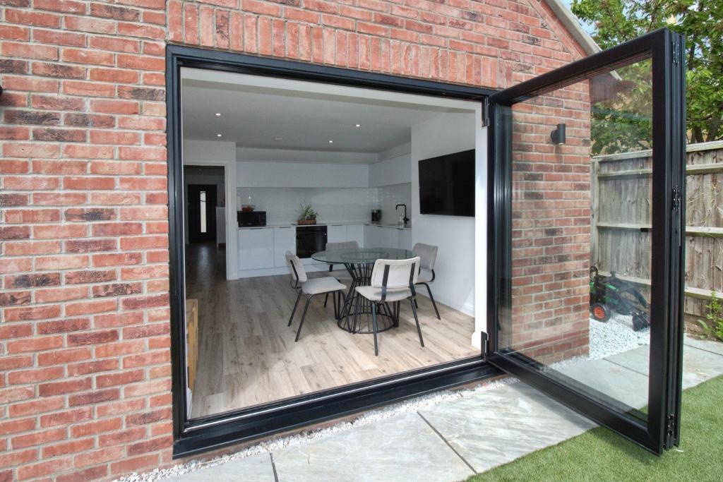 Bi-fold to garden