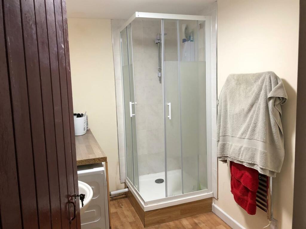 bathroom 4.jpg