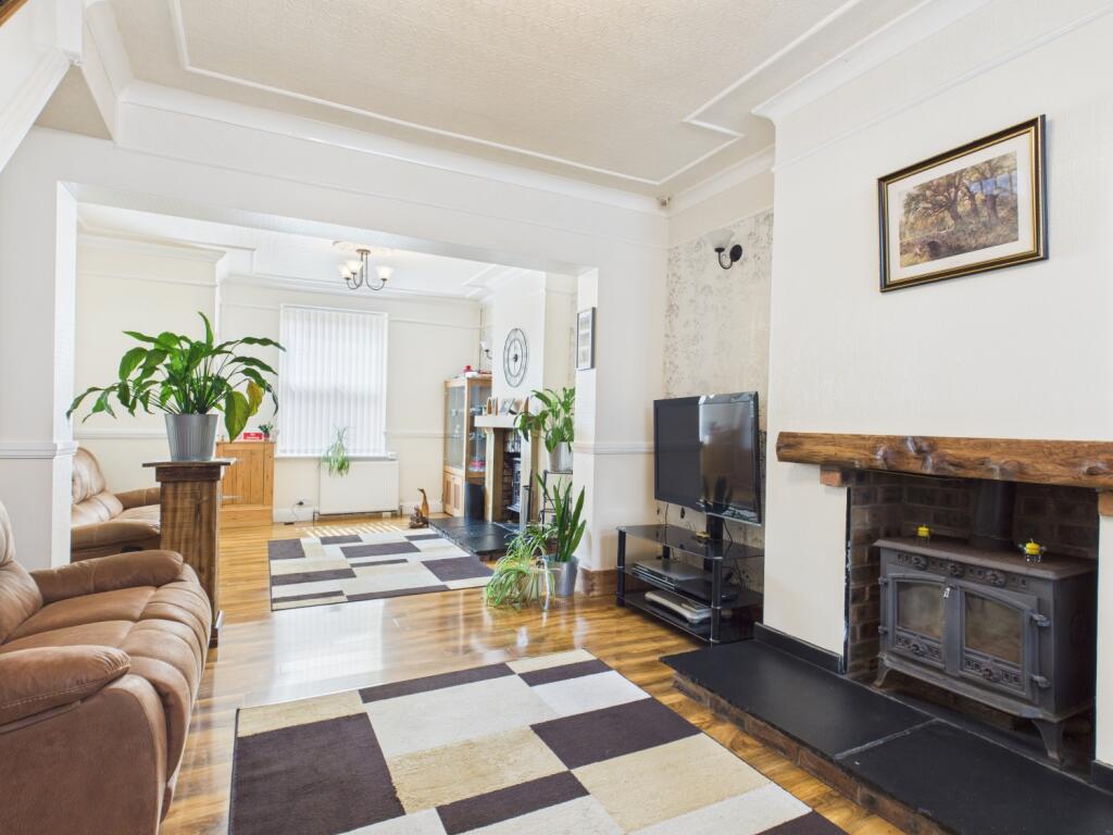 CAM03729G0-PR0074-STILL005