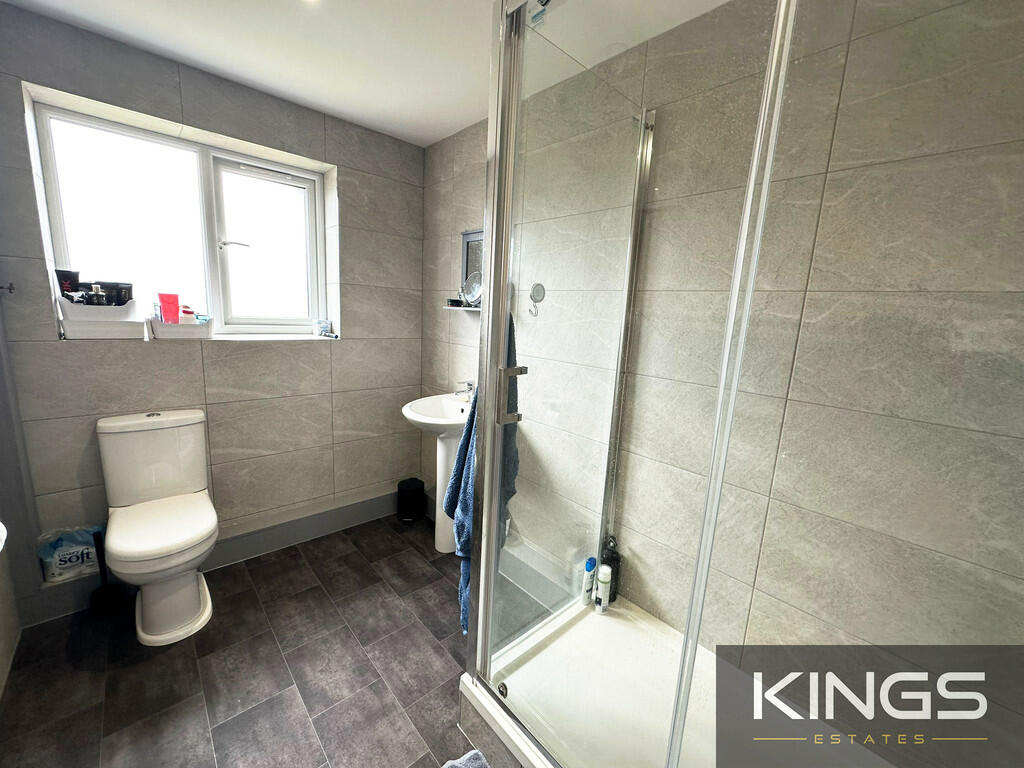 Flat 3, 32 Clifto...