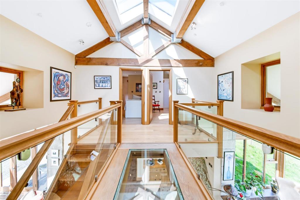 STAIRCASE AND FIRST FLOOR LANDING