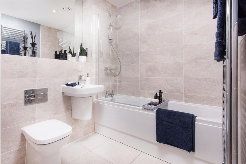 018 Bellway_SilkmakersCourt_Apartment_Rooms.jpg