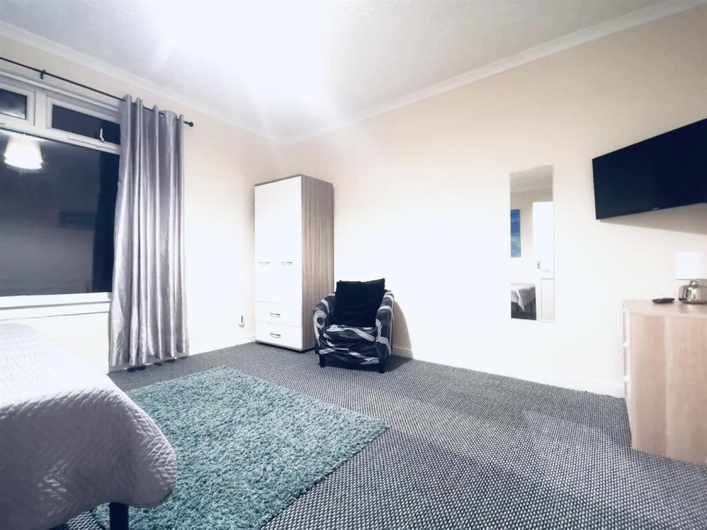 Flat 0:2, 91, Ashgill Road Glasgow 13.jpg