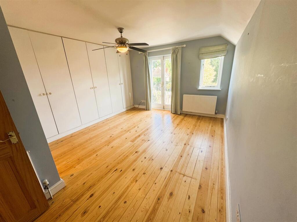 Master Bedroom.JPG