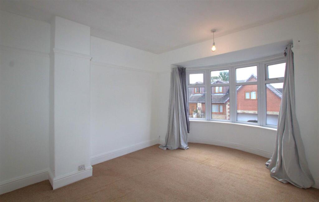 Bedroom 1.jpg