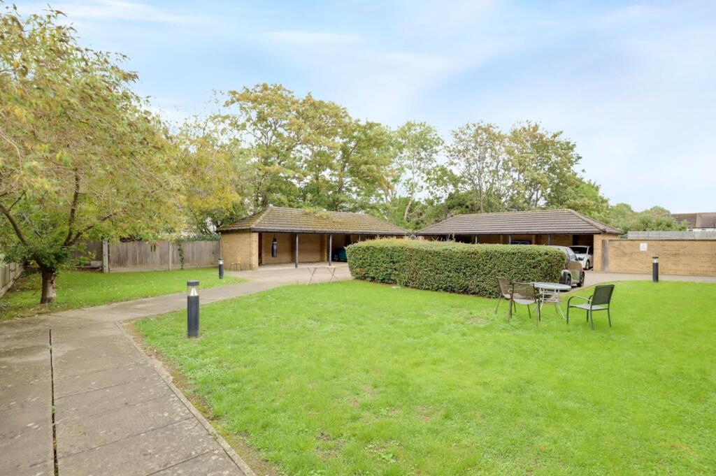 02-d712JHPropWpen - 7 Glade Court - 40.jpg