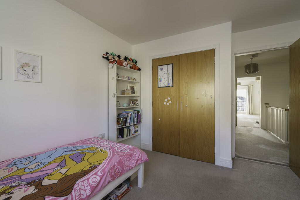34. Bedroom 5 ang...