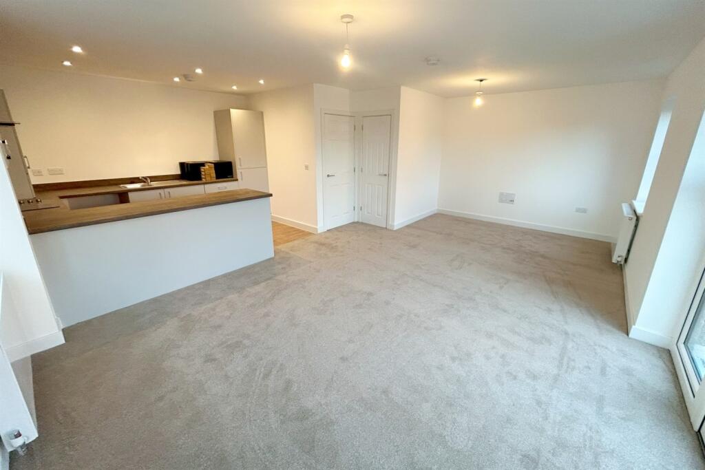 Sitting/Dining Room