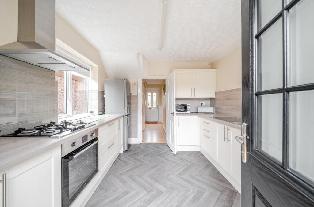 1299758-3-68386af...