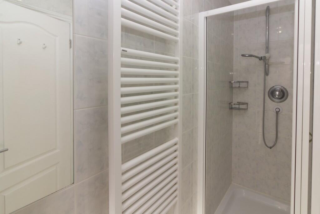 En-suite shower