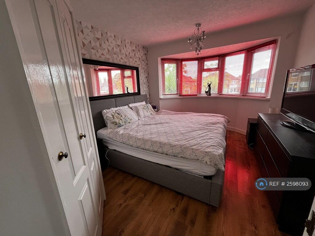 Master Bedroom (Walk In Wardrobe)