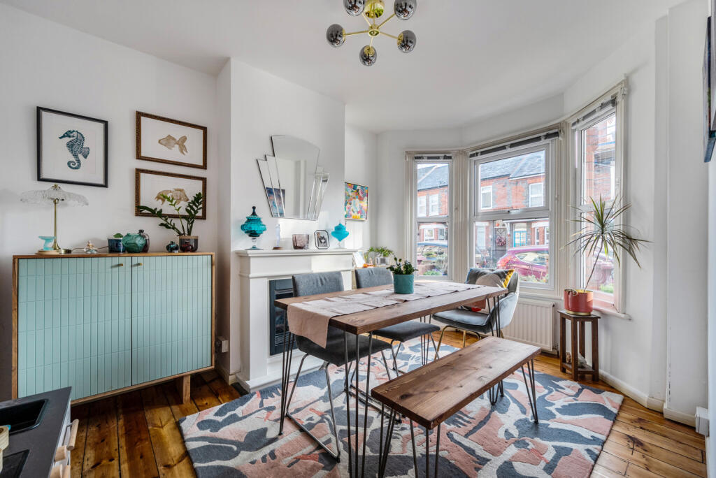 1373407-1-690096b...