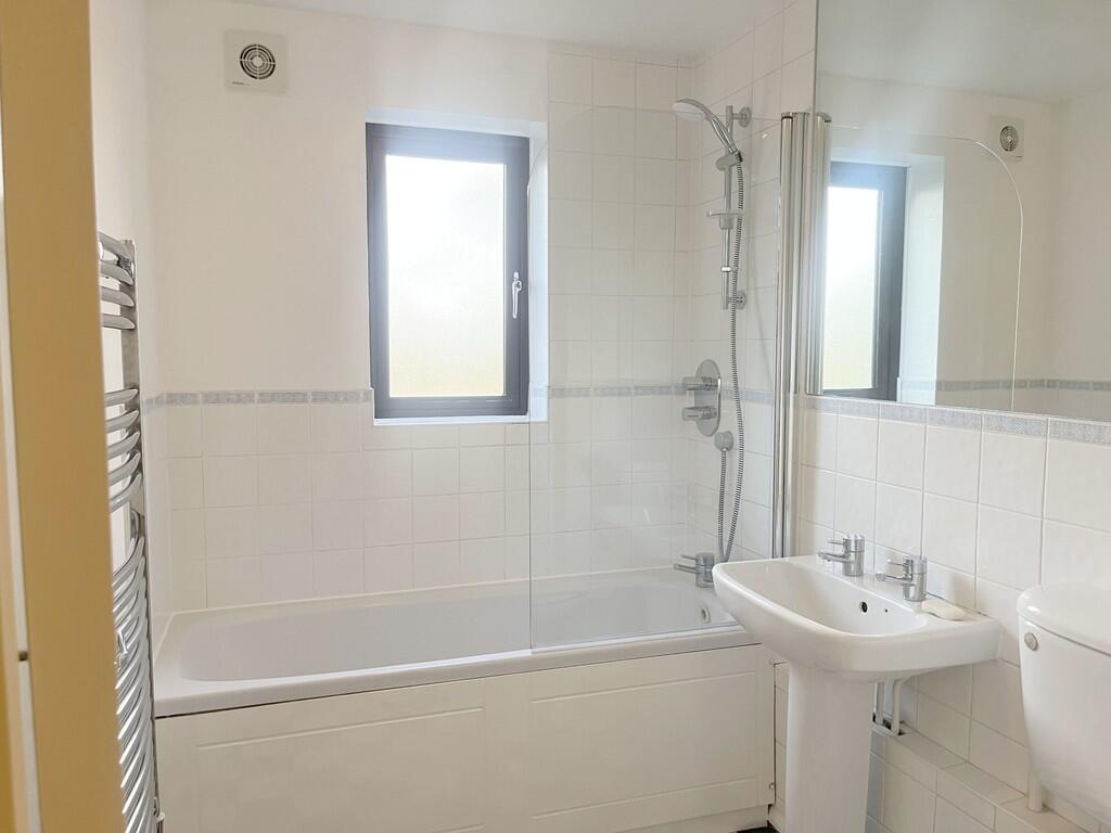 112 courtlands ba...