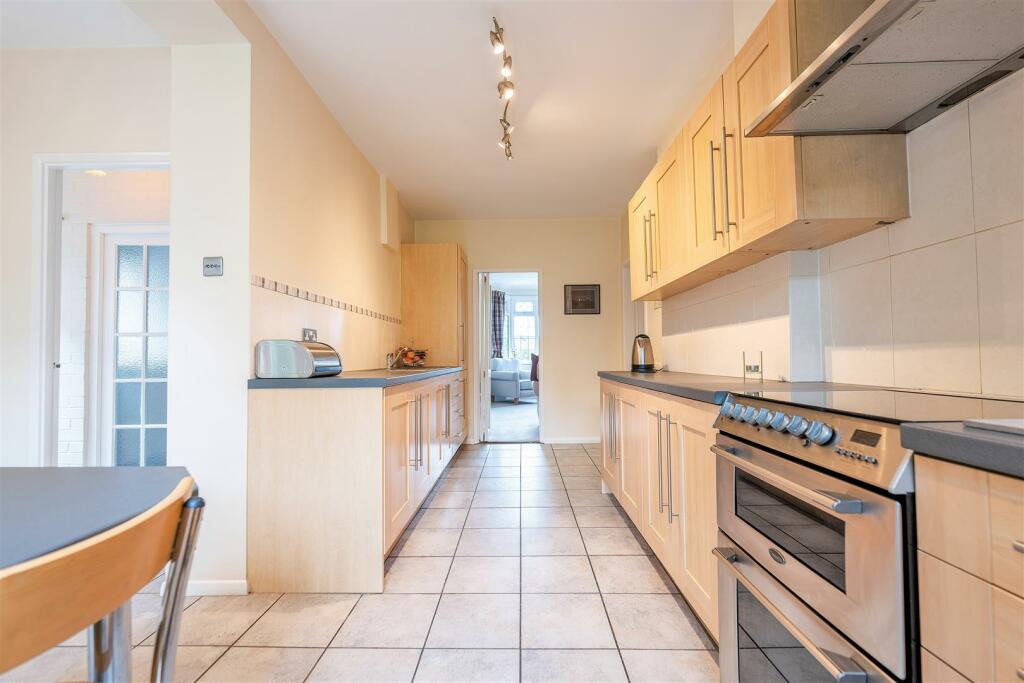 30 Longdale Lane-11.jpg