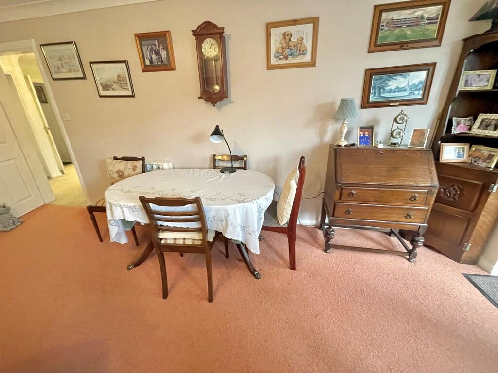 27 The Leas Loung...