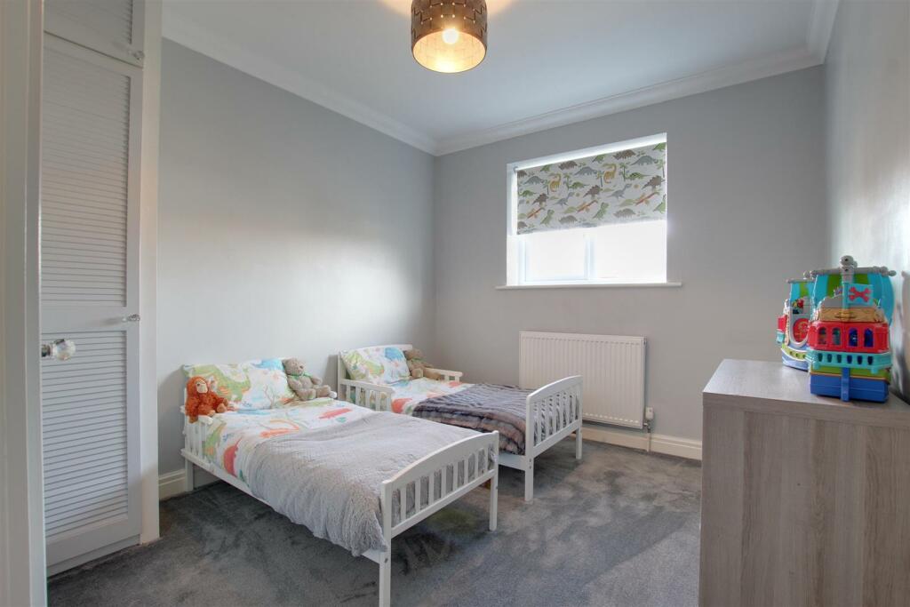BEDROOM 4 (FRONT)