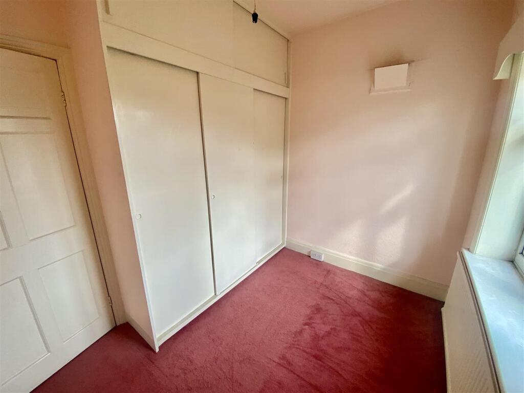 Bramleys Estate Agents - Meadow Bank Crescent - Mi