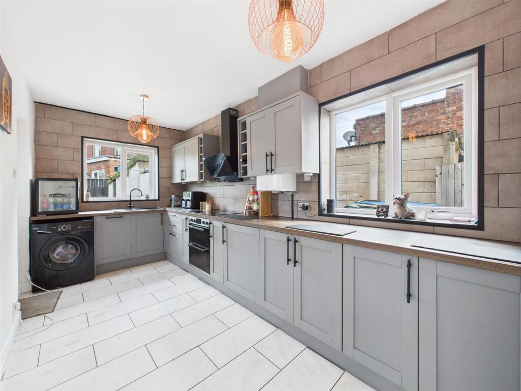 Kitchen: