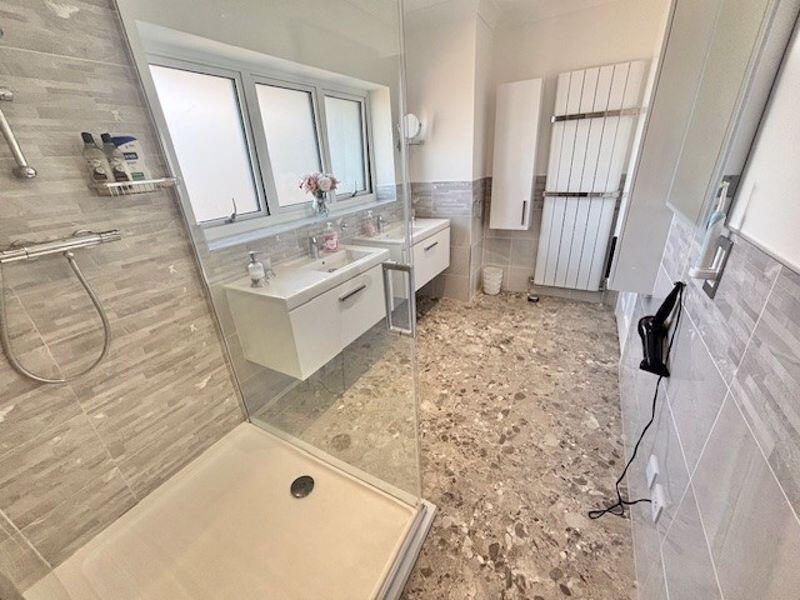 Cloakroom/shower room