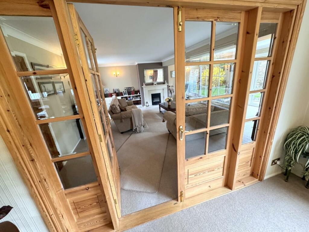 ACCESS TO LOUNGE