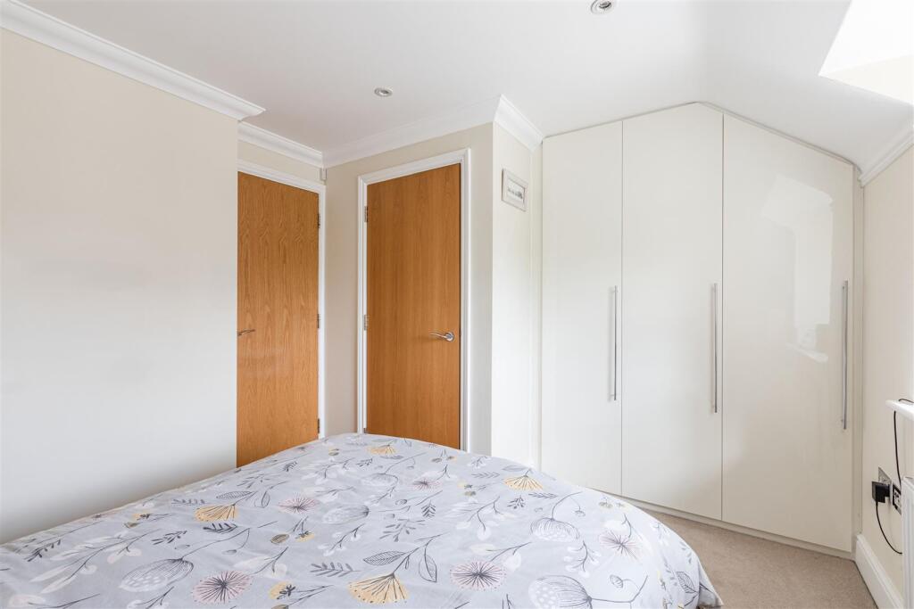 2 Kings Terrace, KT14 7AP - 4.jpg