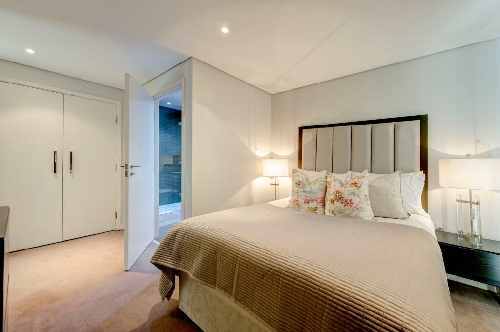 flat 909 4b merchant square 362397 bed1_RGB.jpg