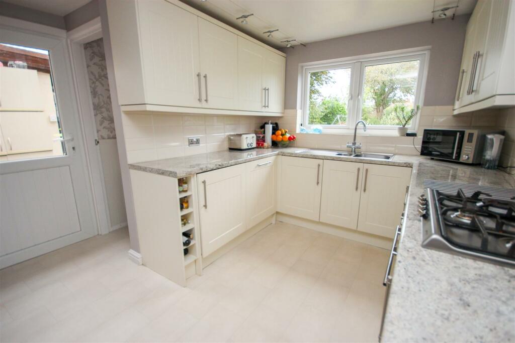 Kitchen1.jpg