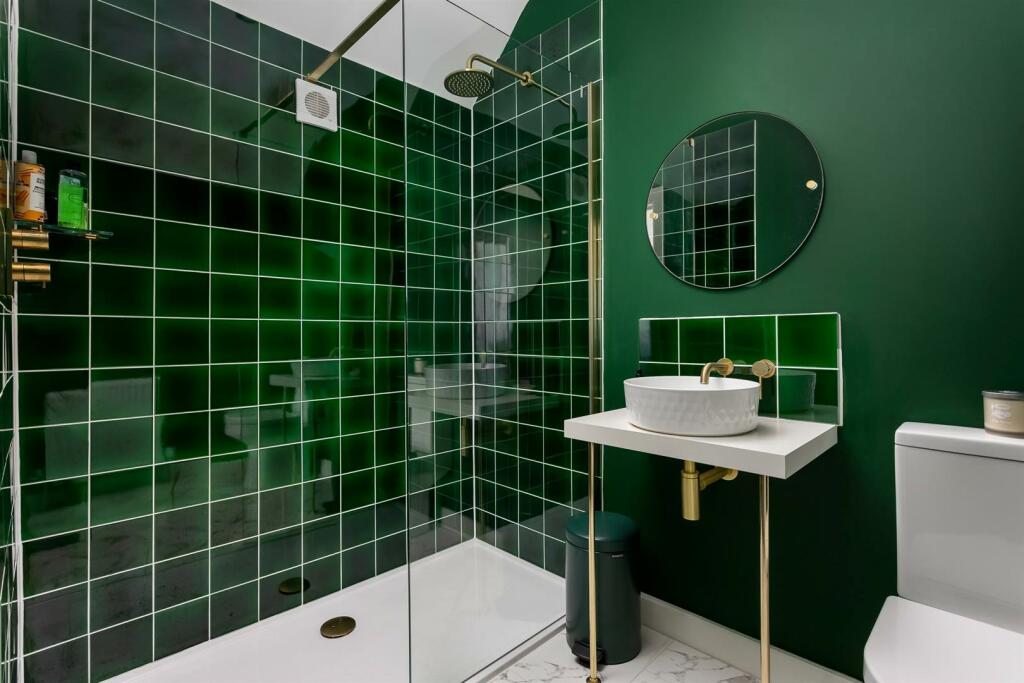41 - 3 Manor Farm Cottages - GL7 7AL - Web.jpg
