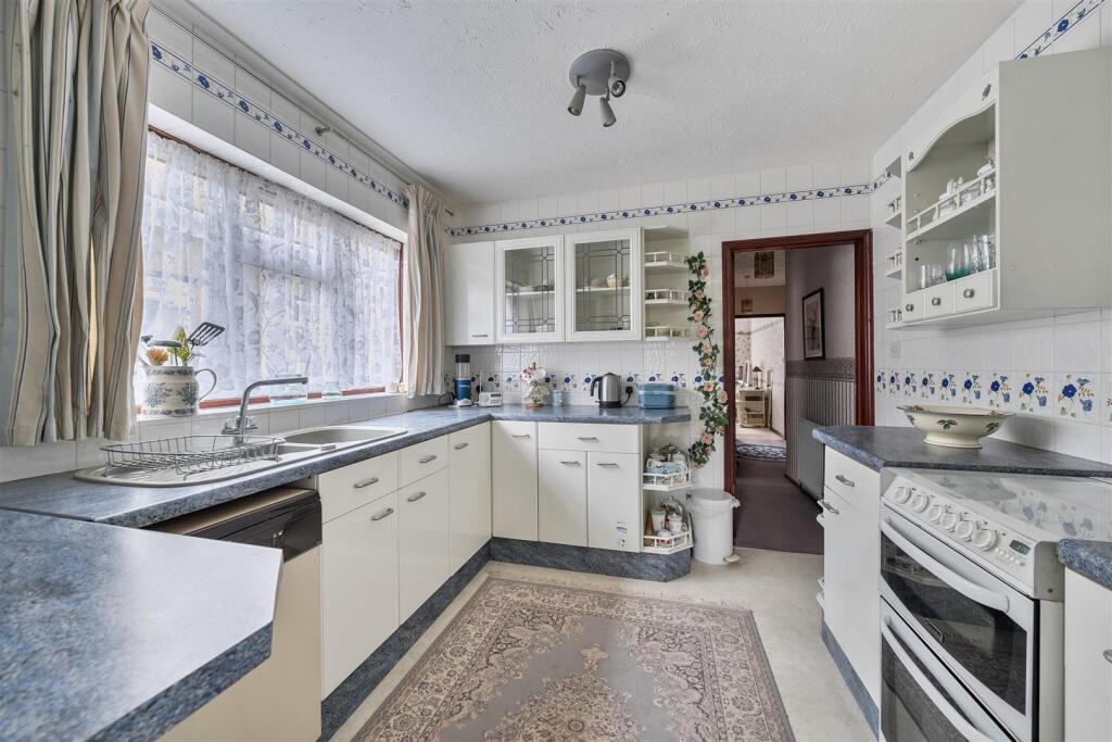 Links Way -Kitchen.jpg