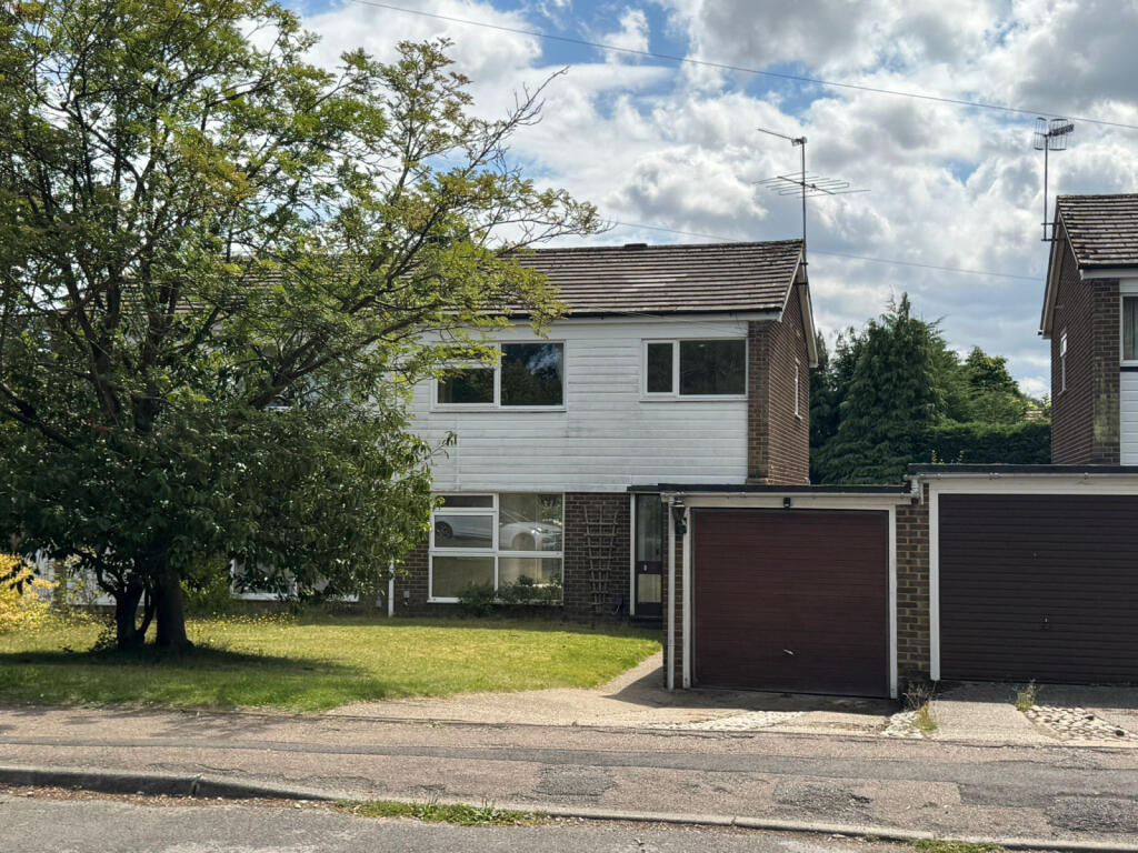 An attractive Three Bedroom Semi-Detached propert