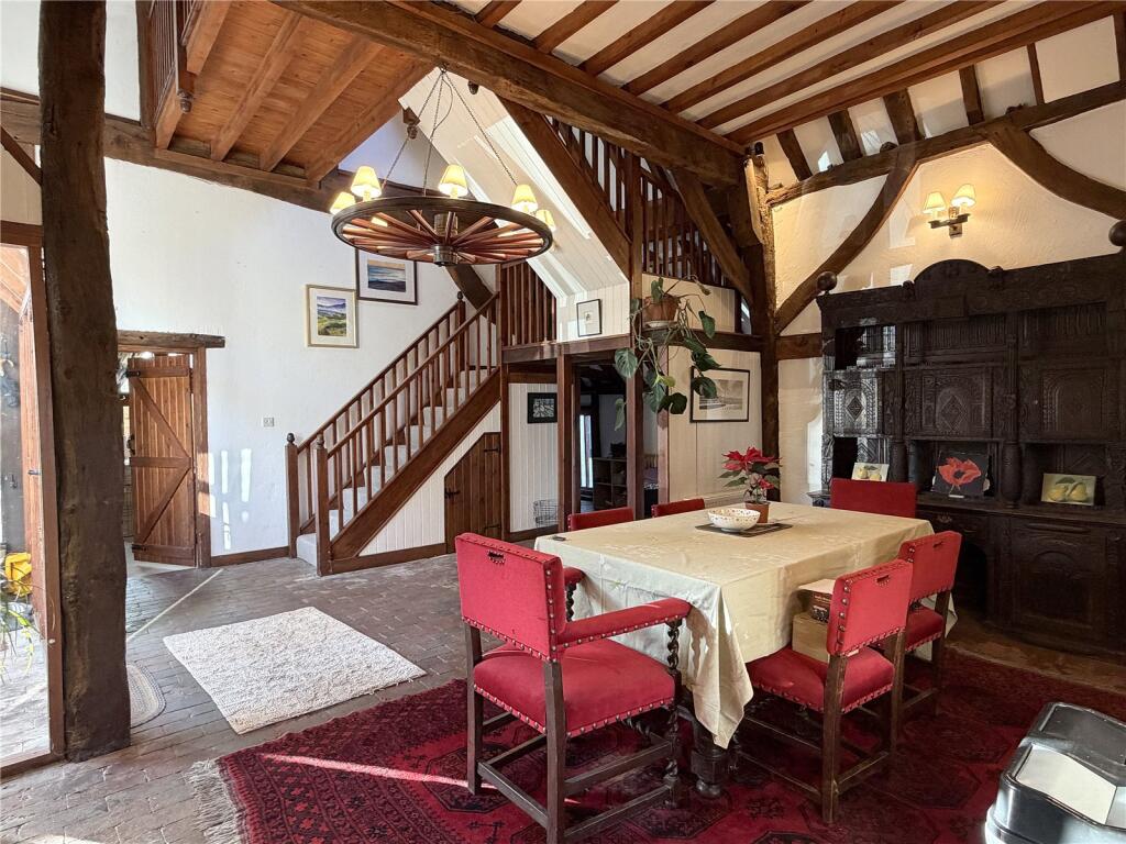 Dining/Entrance Hall