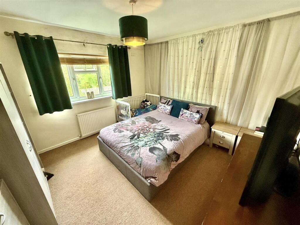 Bedroom 1 - Rear Master