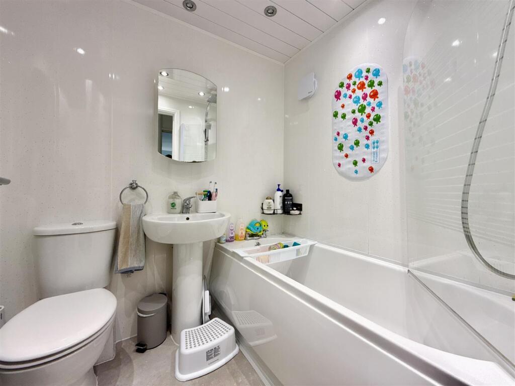 Bathroom.JPG