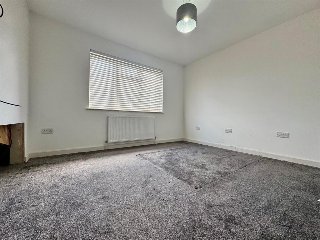 Bedroom 5.jpg