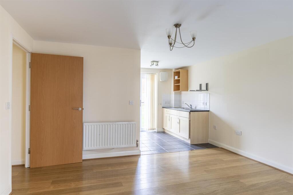 Sitting Room / Dining Room
