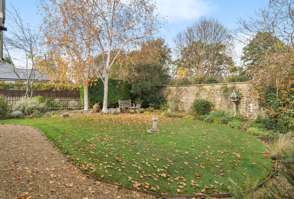 1380699-3-6915c9b...