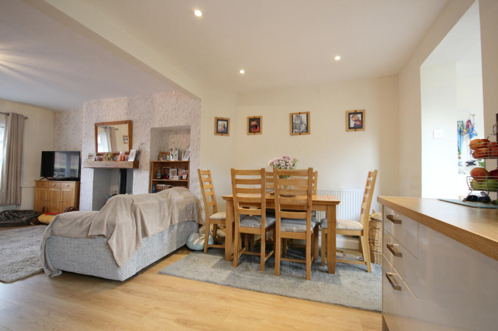 Kitchen/Dining Area