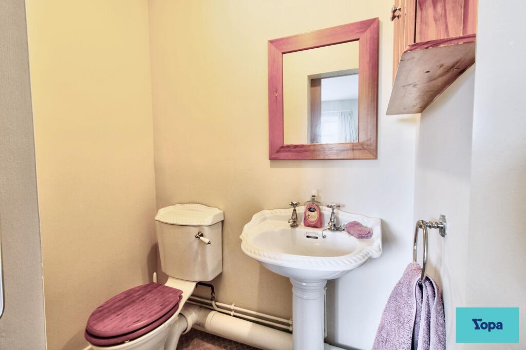 Bedroom 1 ensuite