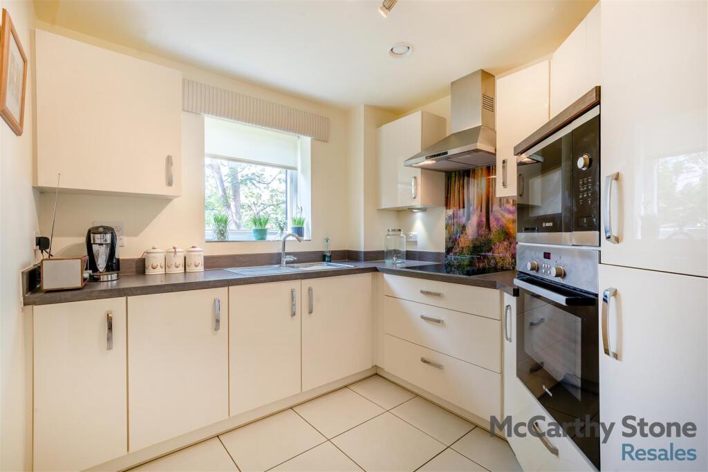 8647830-interior16.jpg