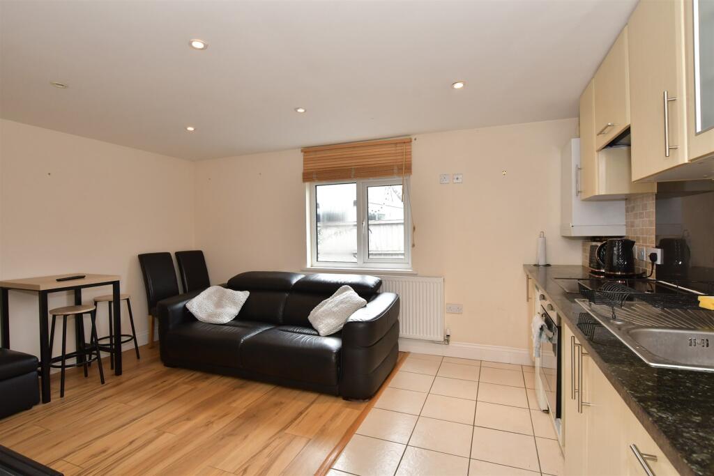 Annexe Living Room/Kitchen