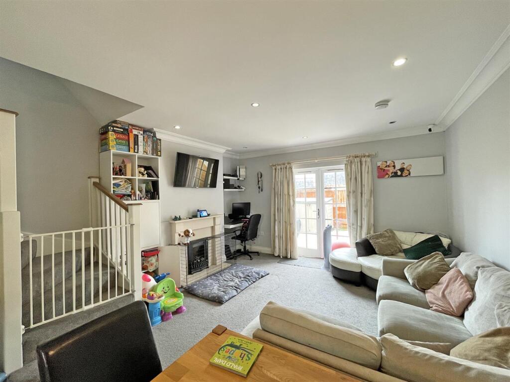 Beagle Road 4 - Lounge FP.jpg