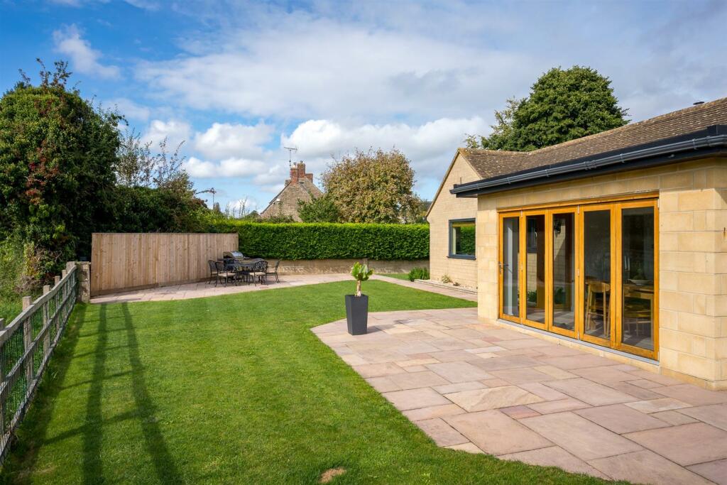 26 - The Orchard - GL7 6DU - Web.jpg