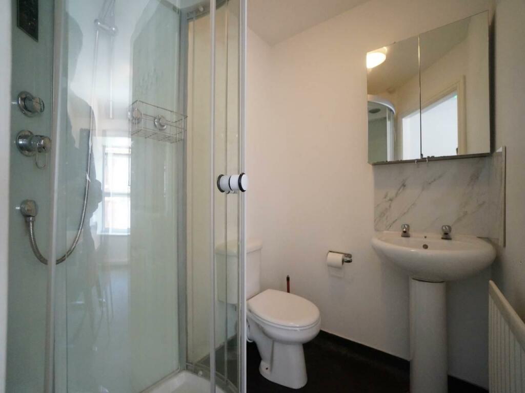 10aHolyheadRd_Bathroom3.JPG