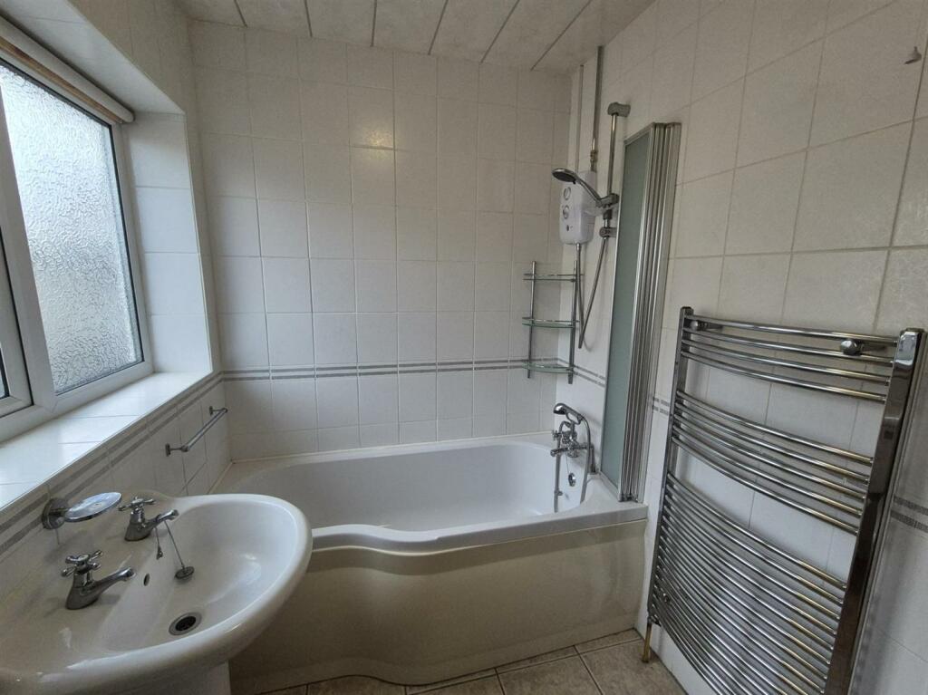 Clive Avenue, 31 - Bathroom 2.jpg