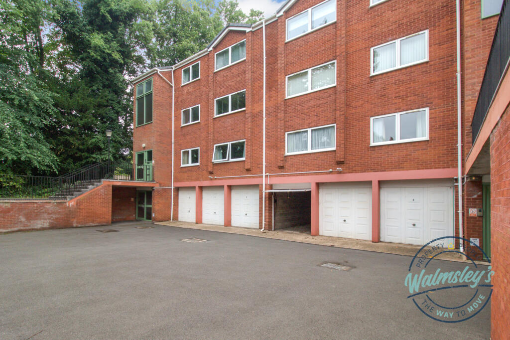 Tandem garage with electric door