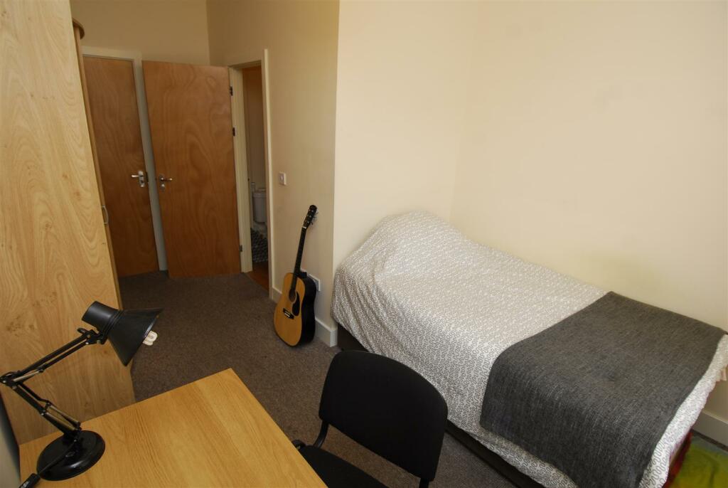 GroveHouseF4004.JPG