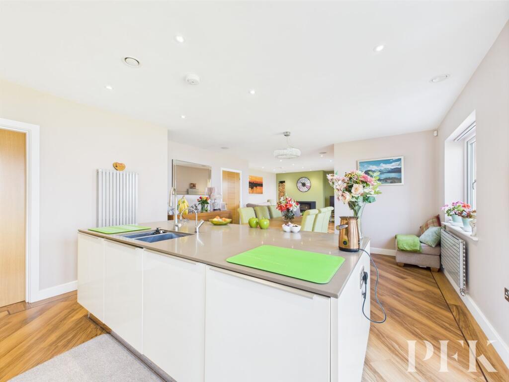 Lounge/Dining/Kitchen Family Room